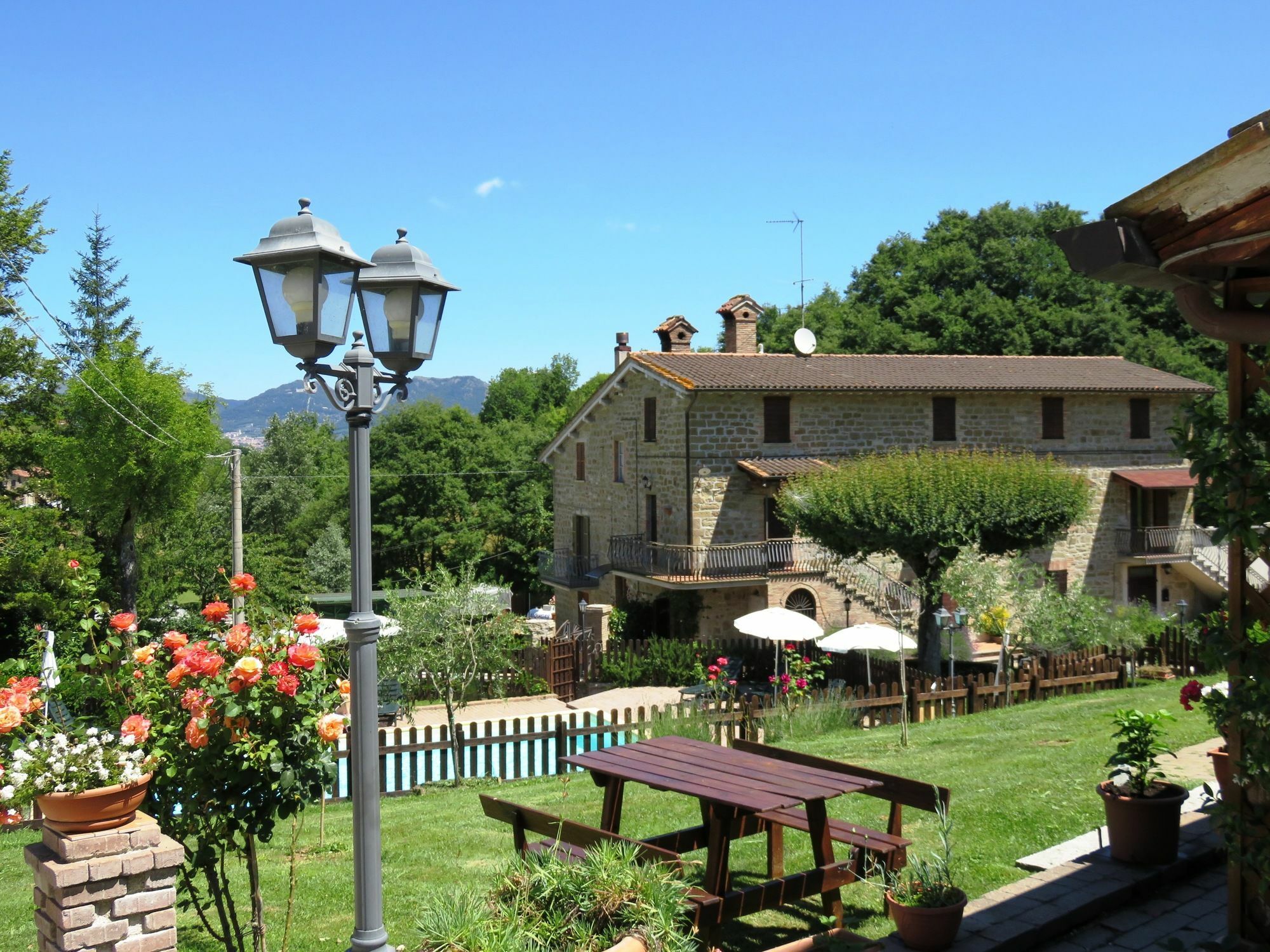 Agriturismo Ponte Di Riocchio 구비오 외부 사진